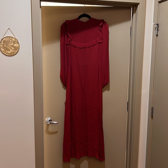 Red reformation midi dress with sleeves - Picture 3 of 4